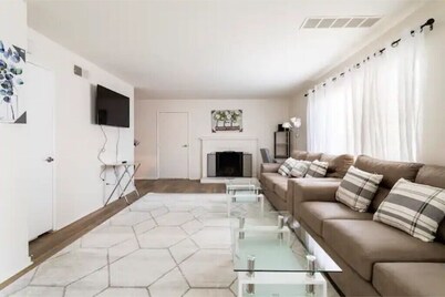 2bdrms+parking+lovely backyard near UCR