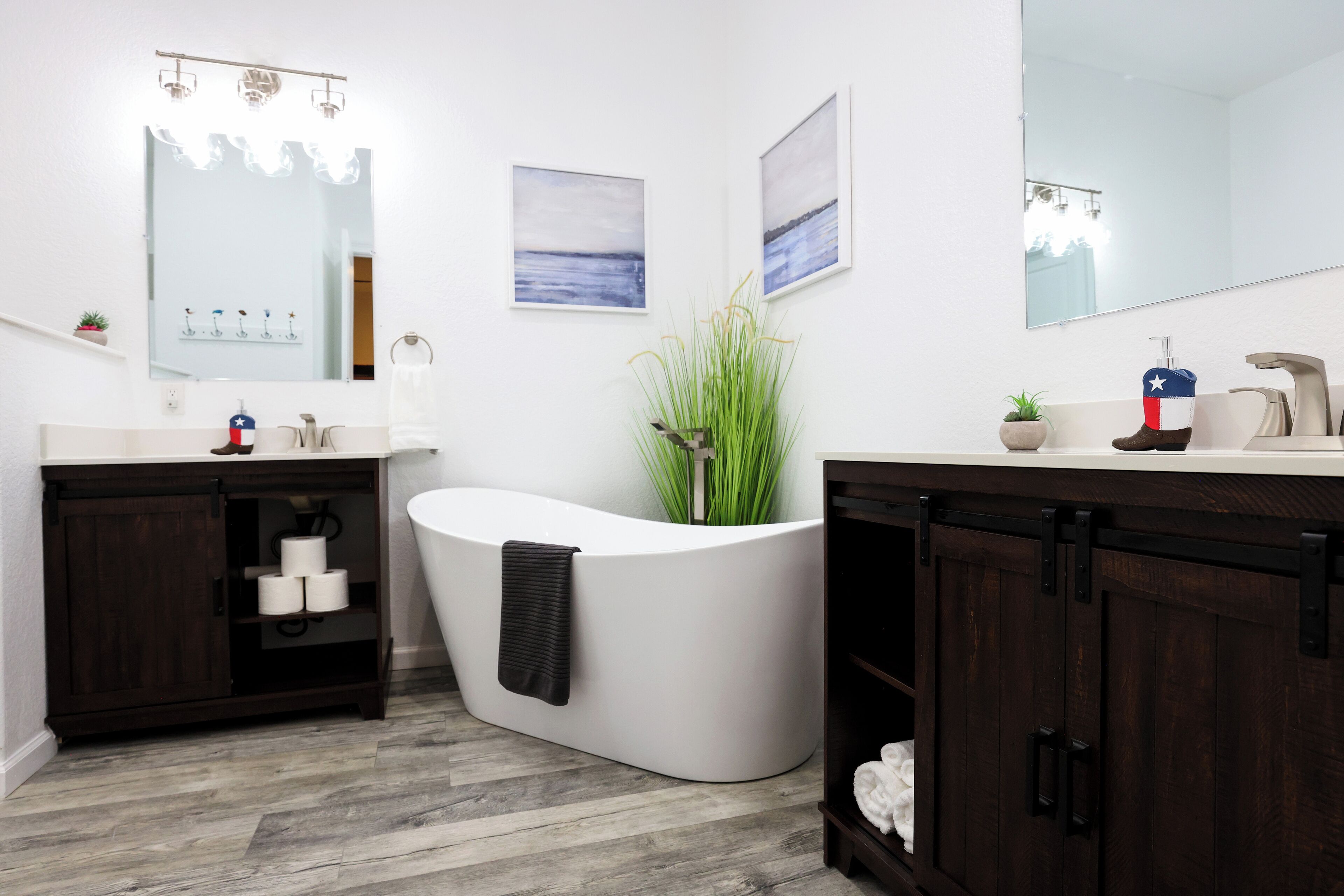 Luxury Waterfront 6BR, 3 Kings, Cinema, Sleeps 19, Early Check-In/Late Check-Out