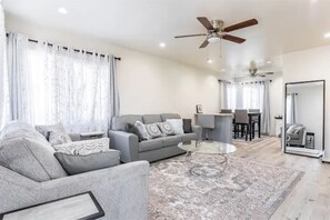 Living area - Cozy 2bd/2ba residential unit with free parking (Hawthorne)