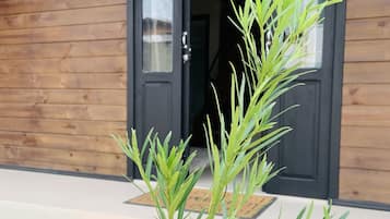 Nhà gỗ truyền thống, 1 phòng ngủ, quang cảnh sân vườn | Hiên