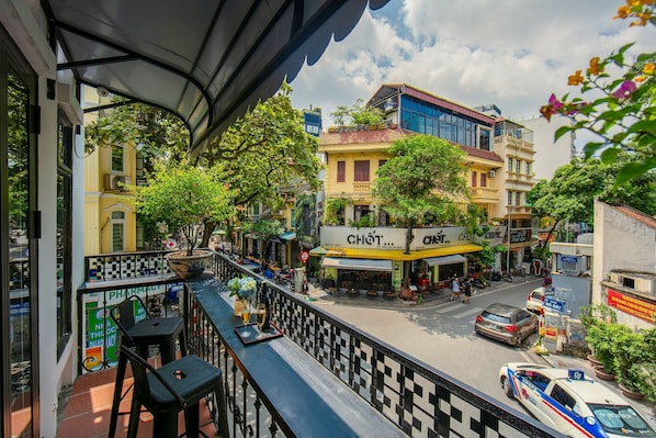 Chambre Quadruple Familiale, 2 grands lits, balcon, vue ville | Literie de qualité supérieure, couette en duvet d'oie, minibar