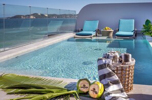 Quarto casal presidencial, 1 quarto, piscina particular, vista para o mar | Vista da sacada