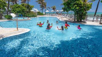 4 outdoor pools, pool loungers