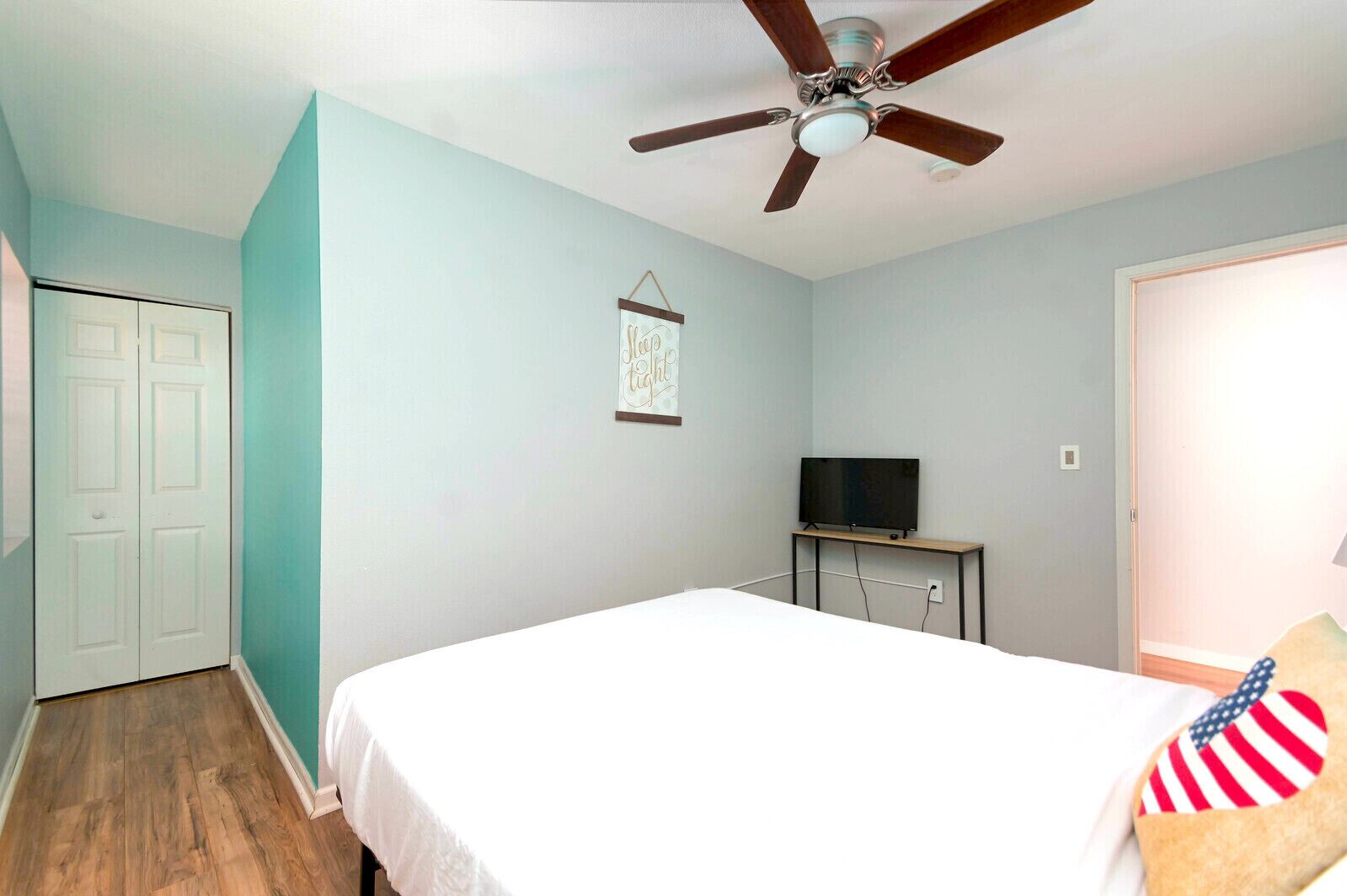 Spacious condo near ATT & more!