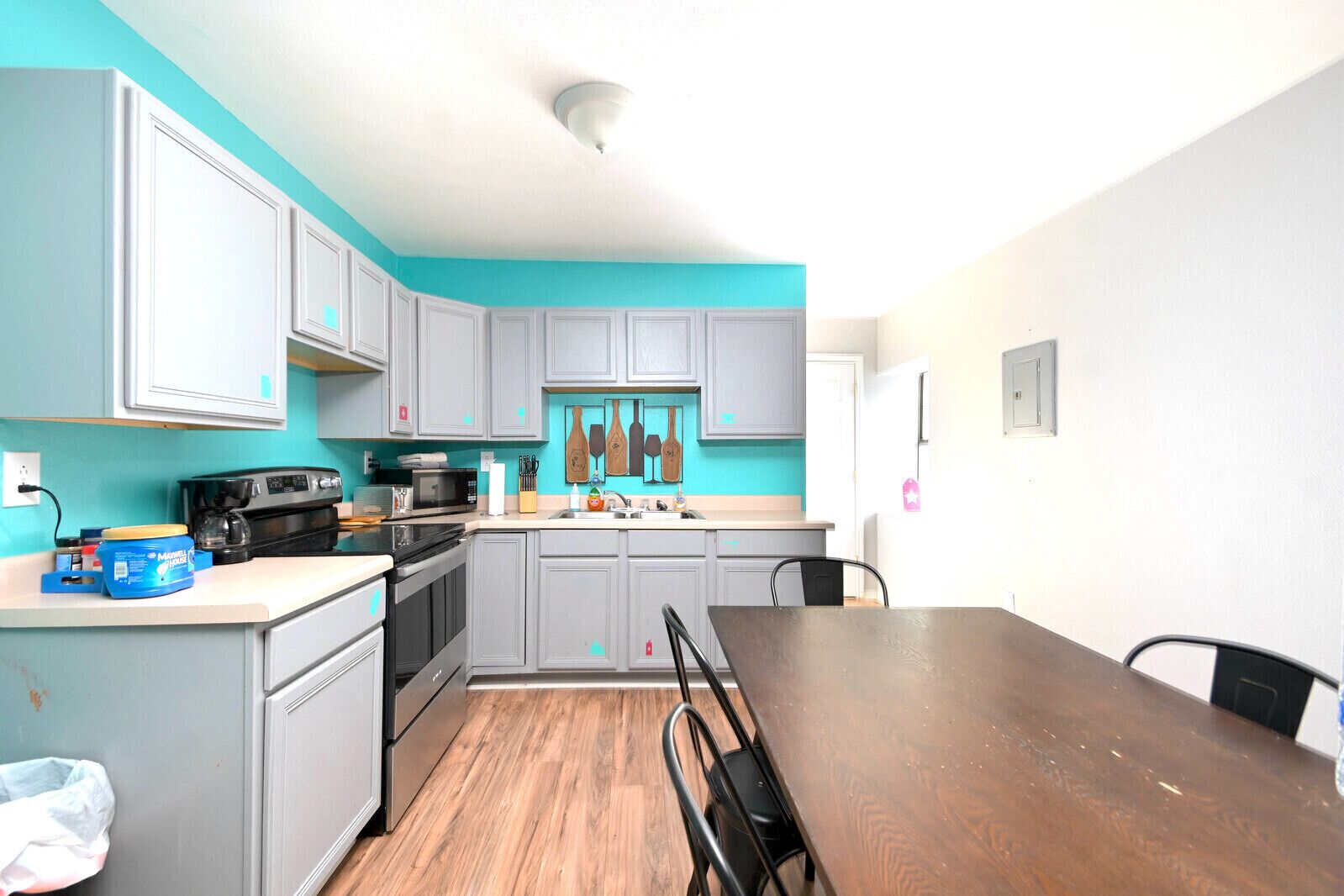 Spacious condo near ATT & more!