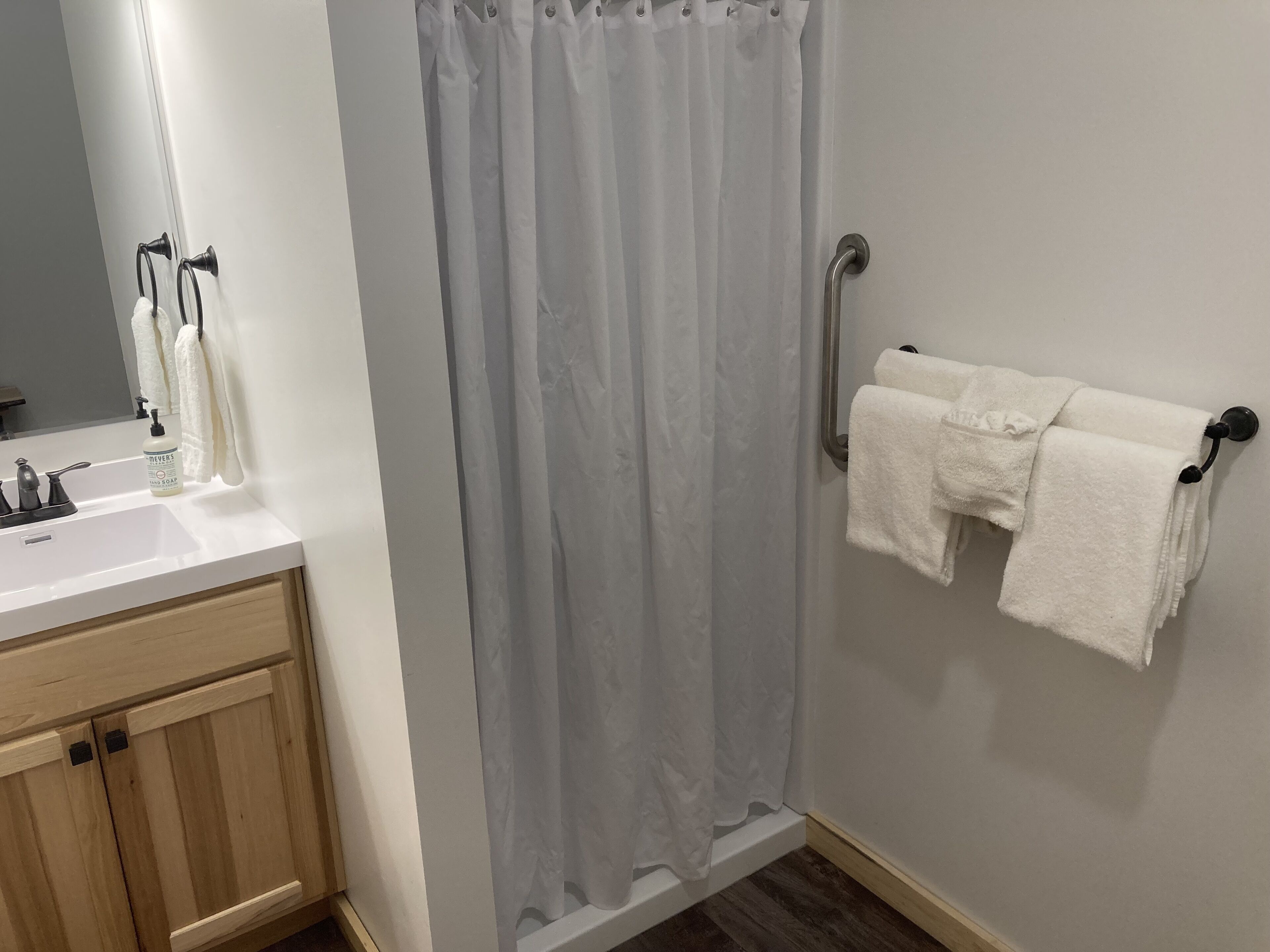 Lakefront Resort Cabin 19B