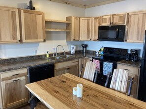 Microwave, oven, stovetop, dishwasher - Lakeside Garden Cabin 19A (Houghton)