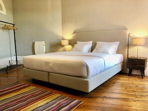 Unclassified image, 3 of 24, button