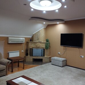 55-inch Smart TV with satellite channels, TV, heated floors - DownTown (Vanadzor)