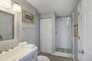 Towels - Majestic Sun 807B - Stunning Gulf Views, Community Pool, Hot Tub, Exercise Room! (Miramar Beach)