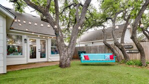 A house with a white exterior, a covered porch, and a blue bench with red cushions. - Contemporary Home - 1 Mi to Georgetown Square (Georgetown)