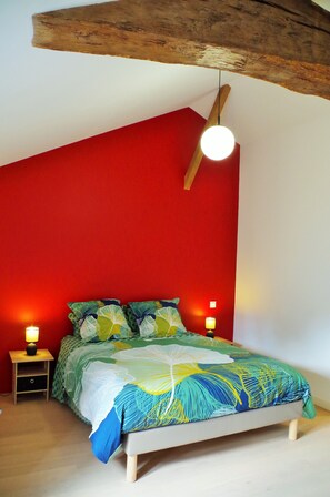 4 bedrooms, iron/ironing board, internet