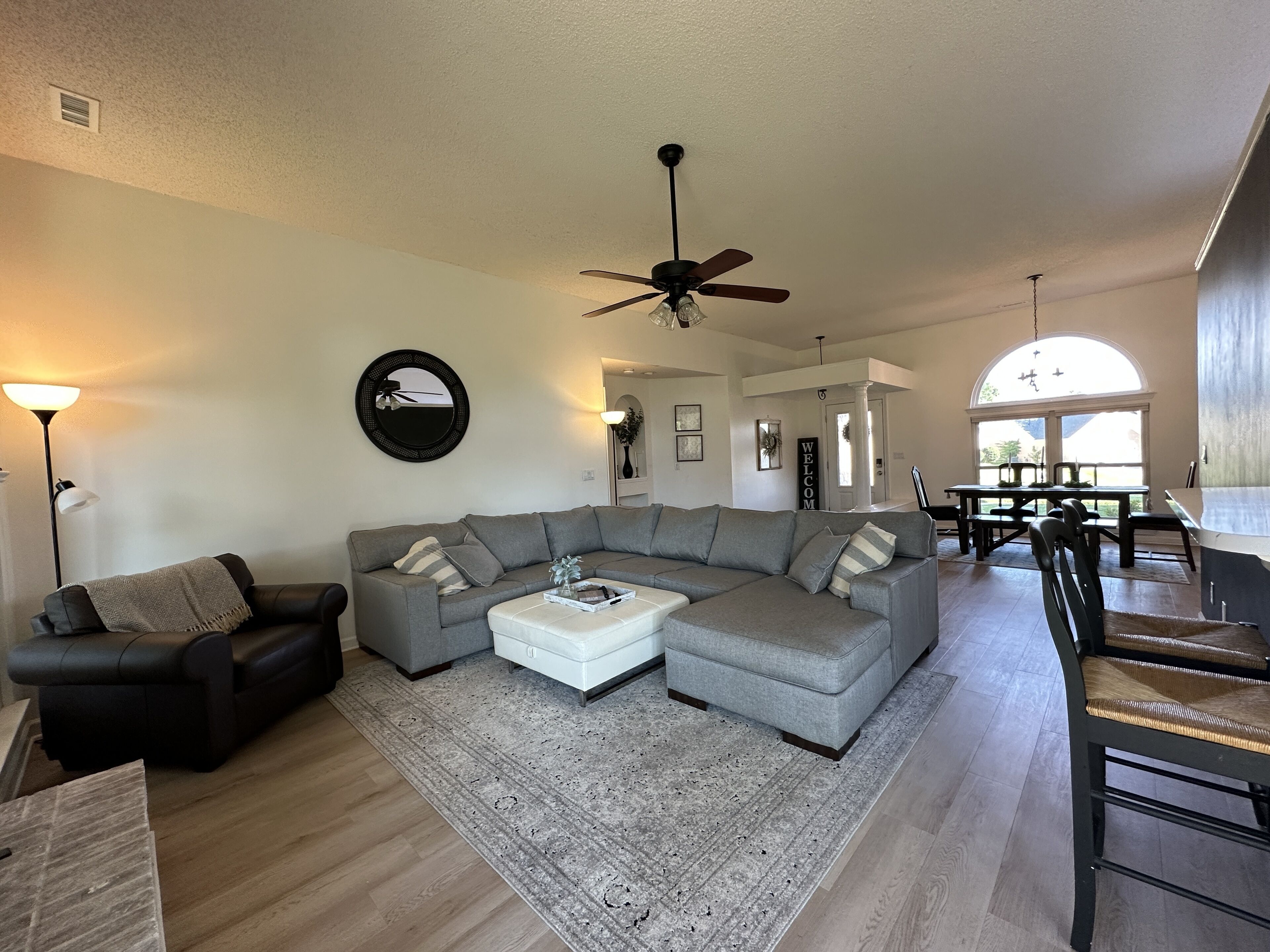 3 br house with yard/close to Airport, Uptown, Carowinds and SouthEnd