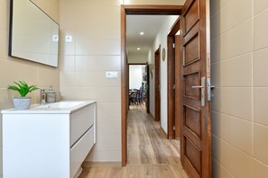 Ferienhaus, 3 Schlafzimmer | Badezimmer | Dusche, Regendusche, Haartrockner, Handtücher