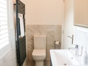 Cottage | Bathroom | Shower