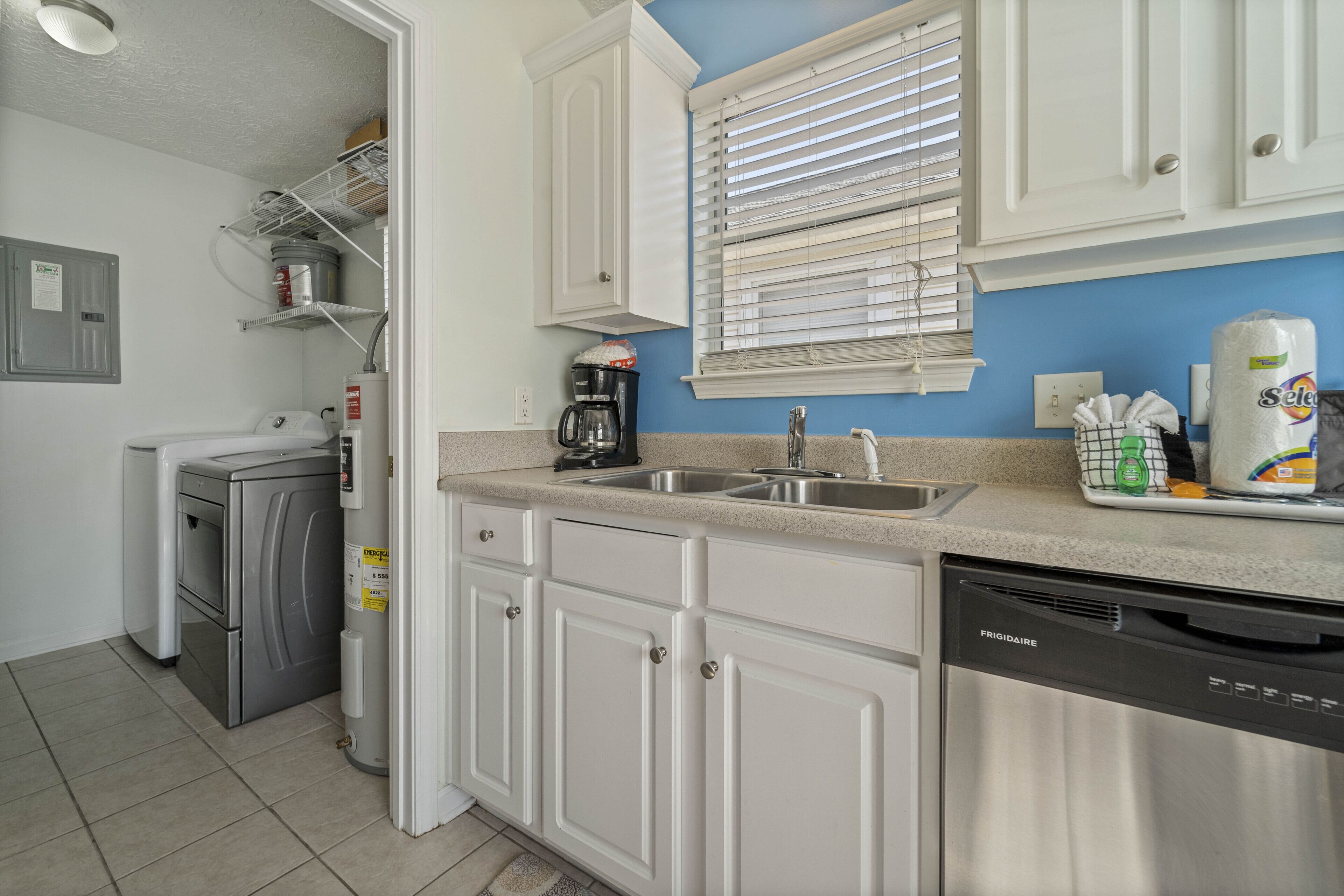 Palm Cove 3br/2ba, minutes from the beach, sleeps 6, convenient to everything