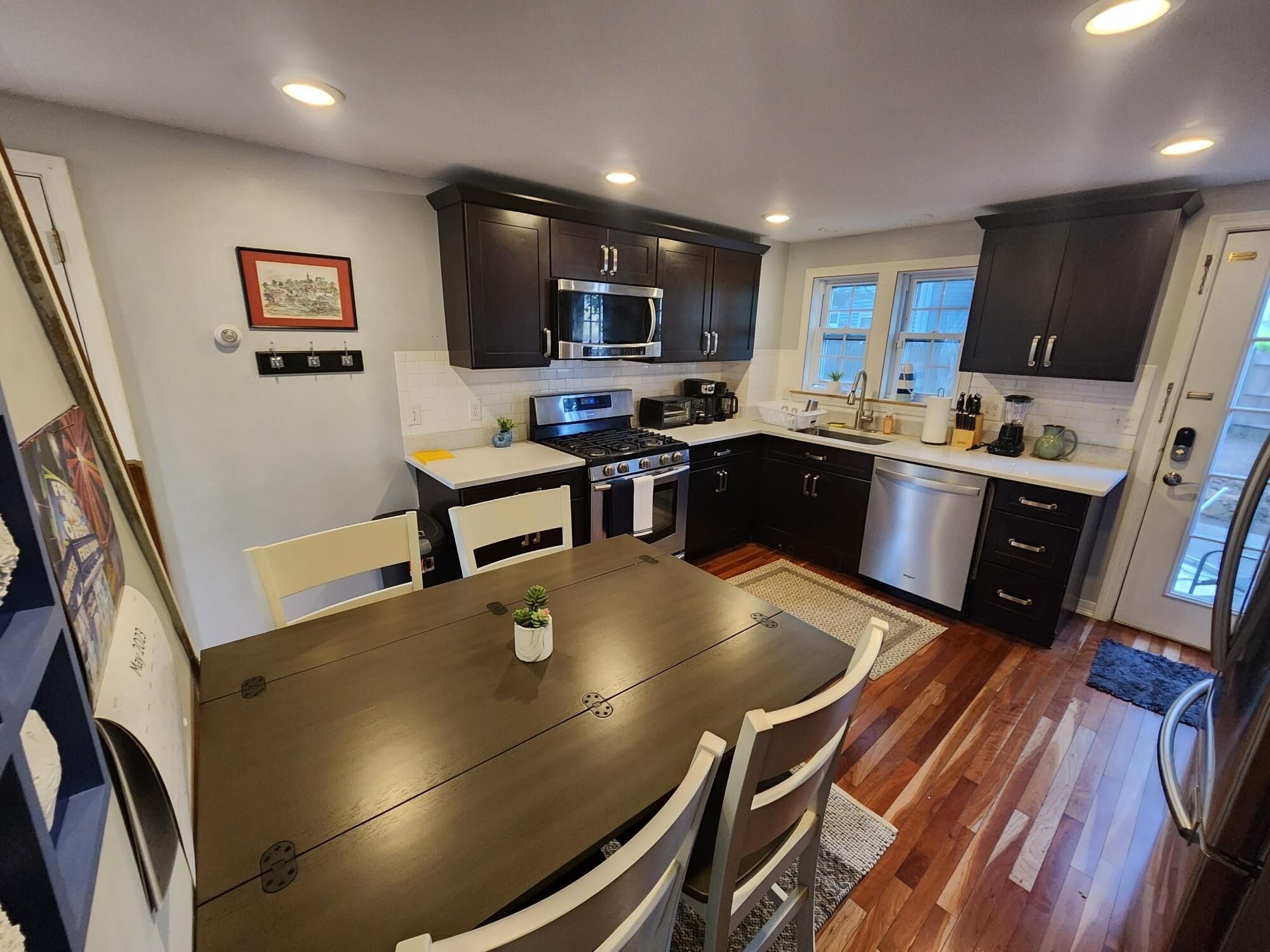 Marblehead Oasis (3-Bedroom Townhouse) - Pets Allowed by RedAwning