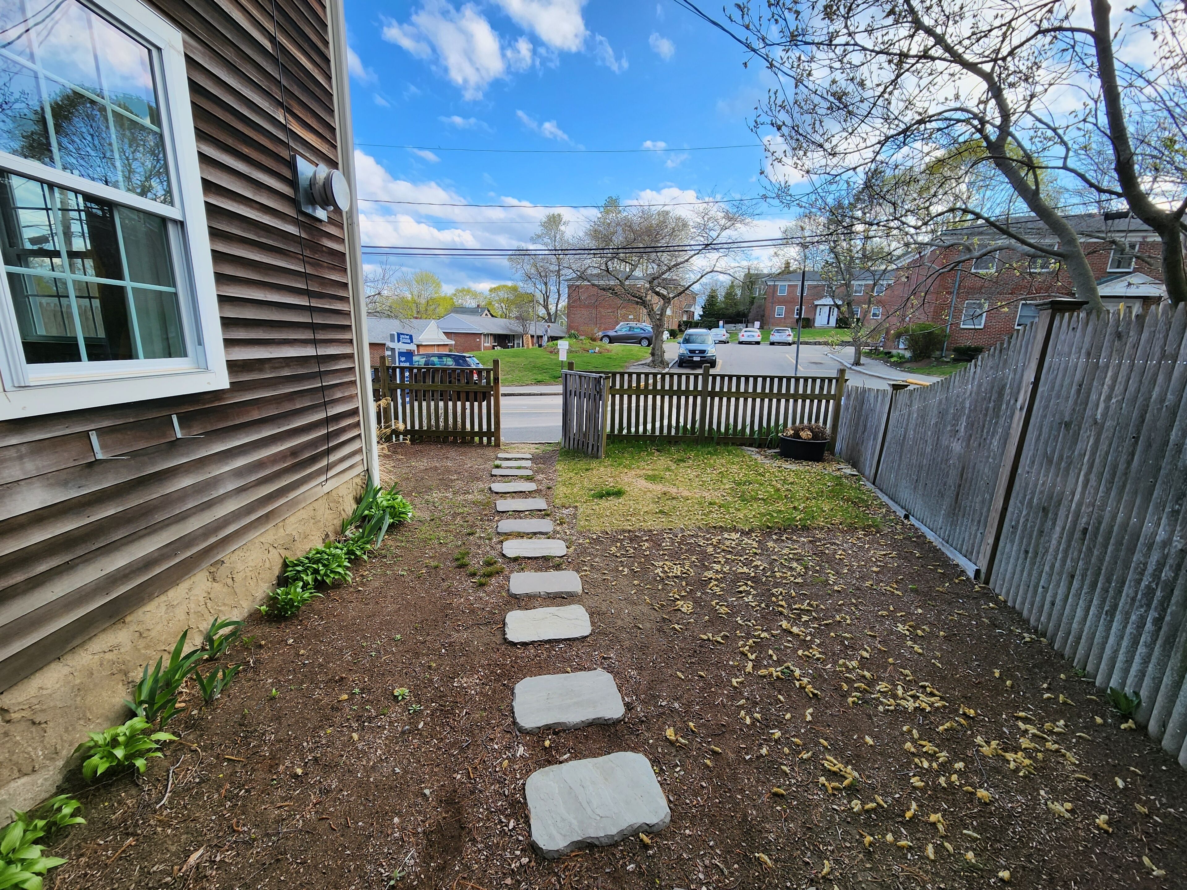 Marblehead Oasis (3-Bedroom Townhouse) - Pets Allowed by RedAwning