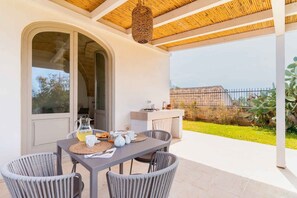 Minibar, escritorio, sistema de insonorización y wifi gratis