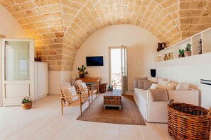 Senior Suite | Living area