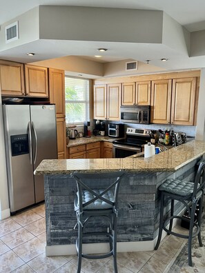 Mikroaaltouuni, uuni, liesi, astianpesukone