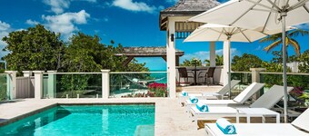 Callaloo Cottage- Beachfront Paradise!