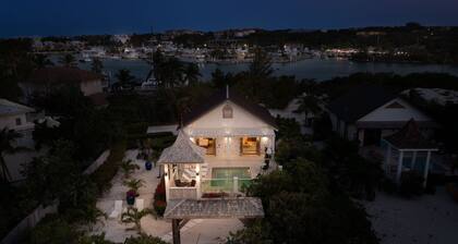 Callaloo Cottage- Beachfront Paradise!