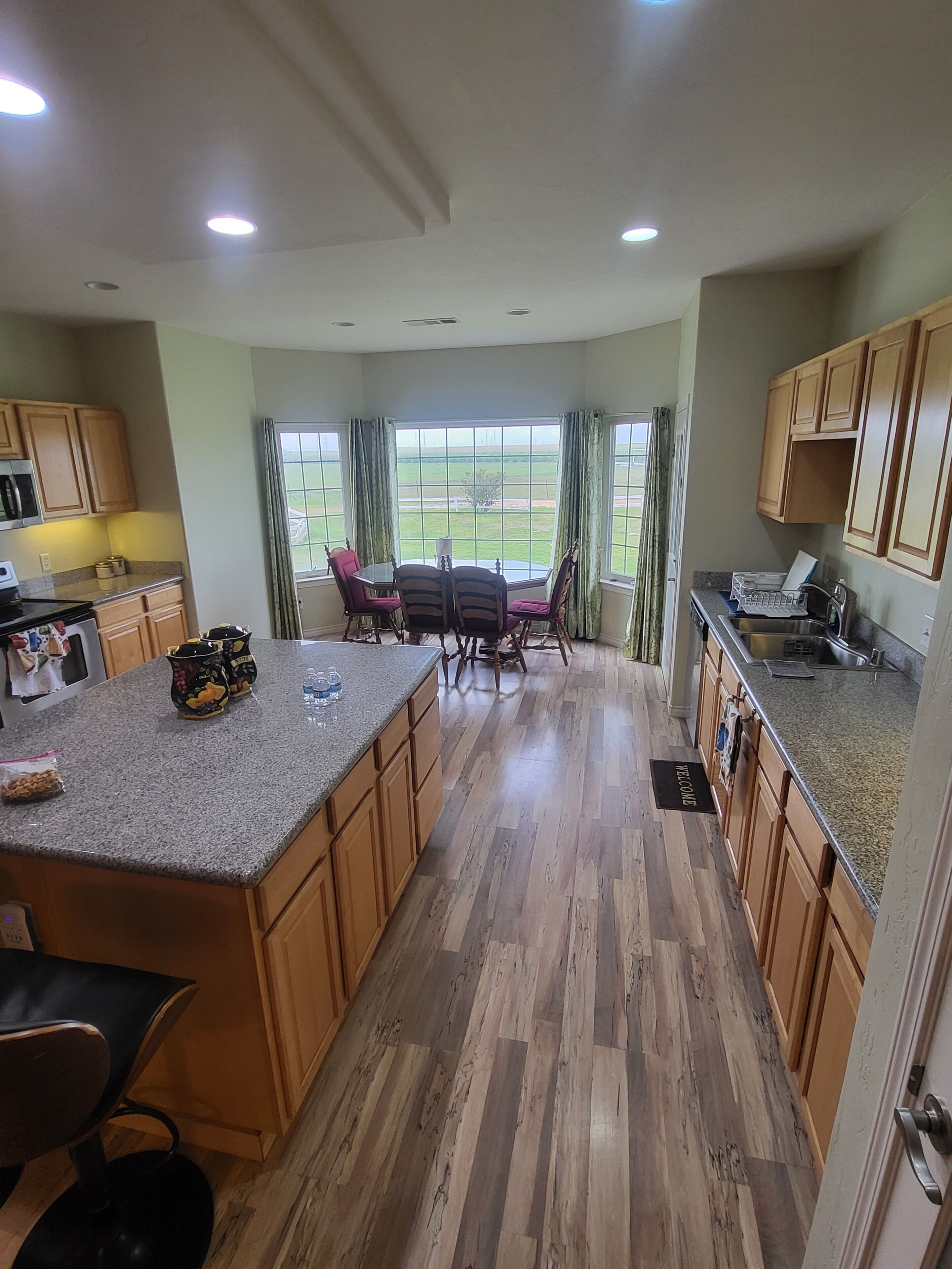 Quiet, vast,mountain views farm house where you and your family will enjoy