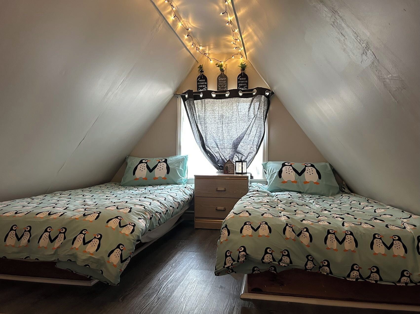 Three Bedrooms Cottage (Cottage #8) | Barnesenger, ekstrasenger (mot et tillegg) og wi-fi (inkludert)