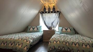 Three Bedrooms Cottage (Cottage #8) | Barnesenger, ekstrasenger (mot et tillegg) og wi-fi (inkludert)