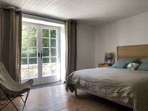 4 slaapkamers, een strijkplank/strijkijzer, wifi, beddengoed