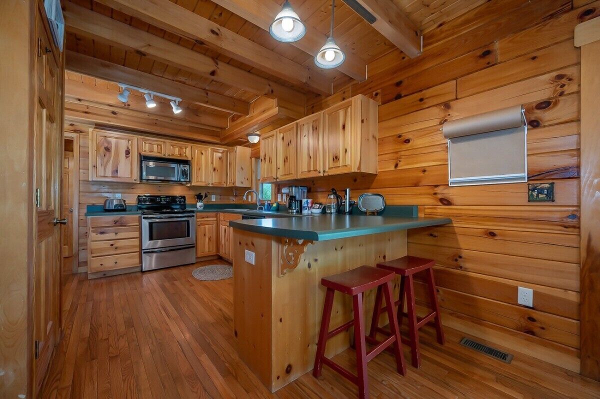 Maple Hill - Brand New-Cabin in the Mountains, lake/beach/river access, pets