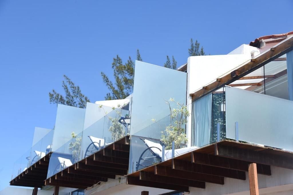 Quarto quádruplo superluxo | Cofres nos quartos, espaço de trabalho para notebook