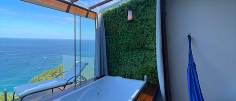 Luxury Quadruple Room | Private spa tub
