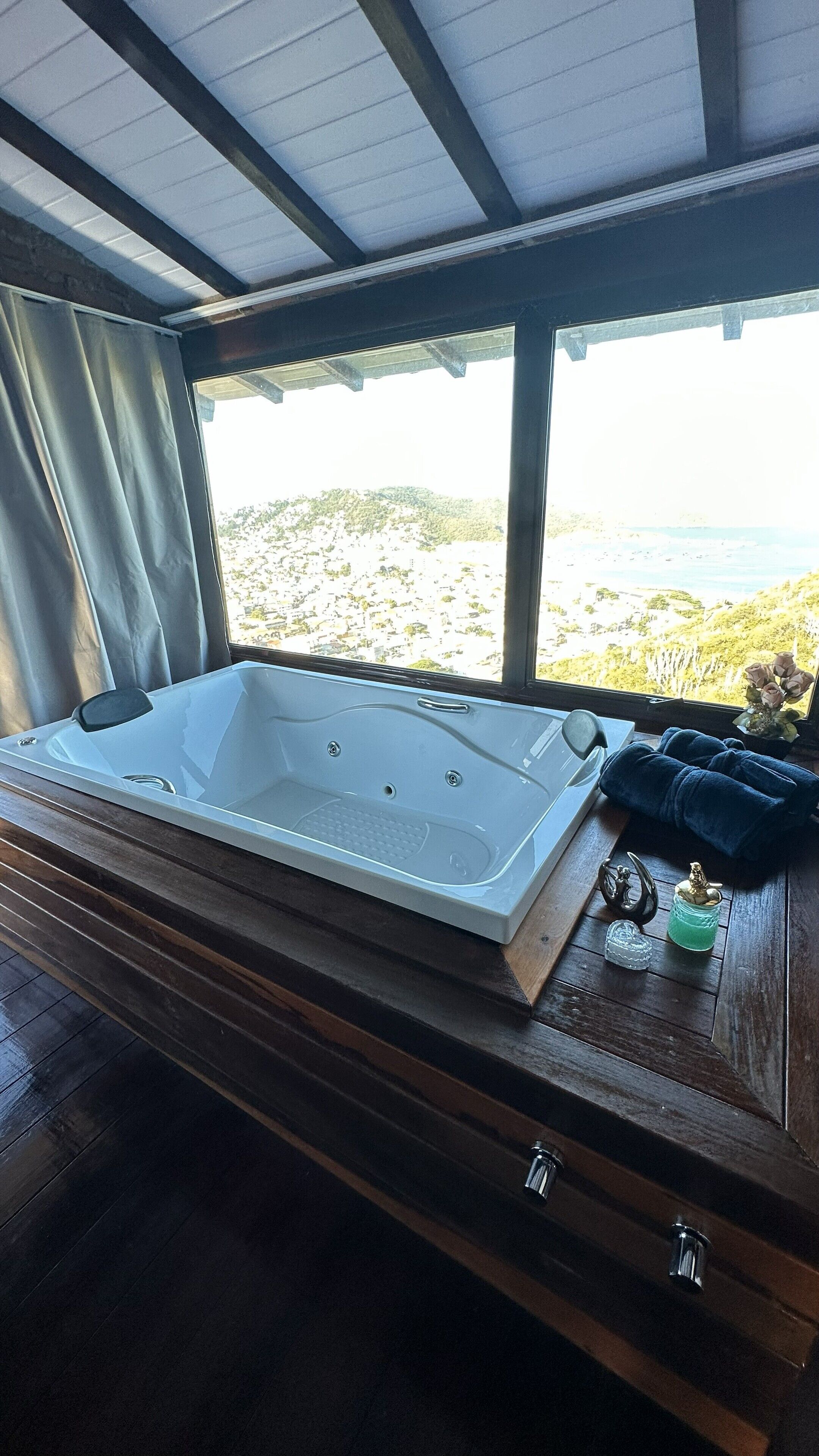 木屋 | 客房内保险箱、免费 WiFi、床单