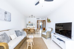 Una Smart TV, un reproductor de DVD