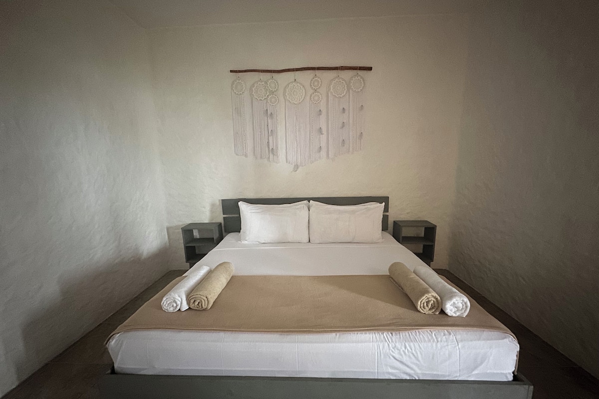 Appartement, 2 slaapkamers, uitzicht op zwembad | Een strijkplank/strijkijzer, gratis wifi, beddengoed