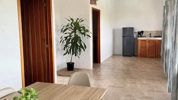 Căn hộ, 2 phòng ngủ, quang cảnh hồ bơi | Phòng ăn