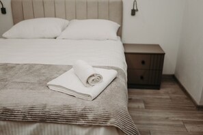 Roupas de cama premium, edredons de pluma, frigobar, cofres nos quartos