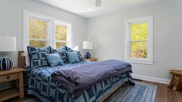 3 bedrooms, desk, iron/ironing board, free WiFi