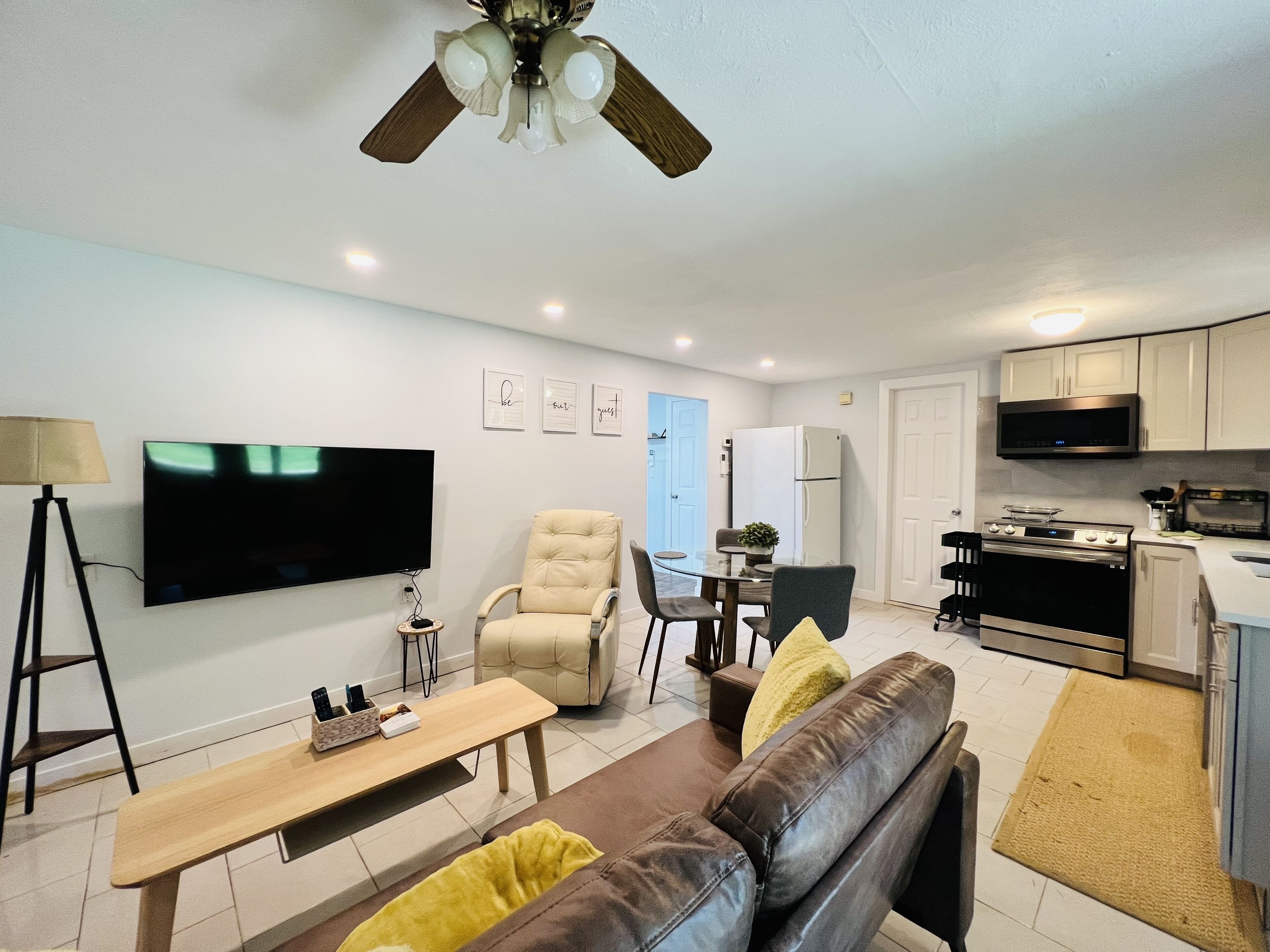 Charming 1B1B W/Private Entrance