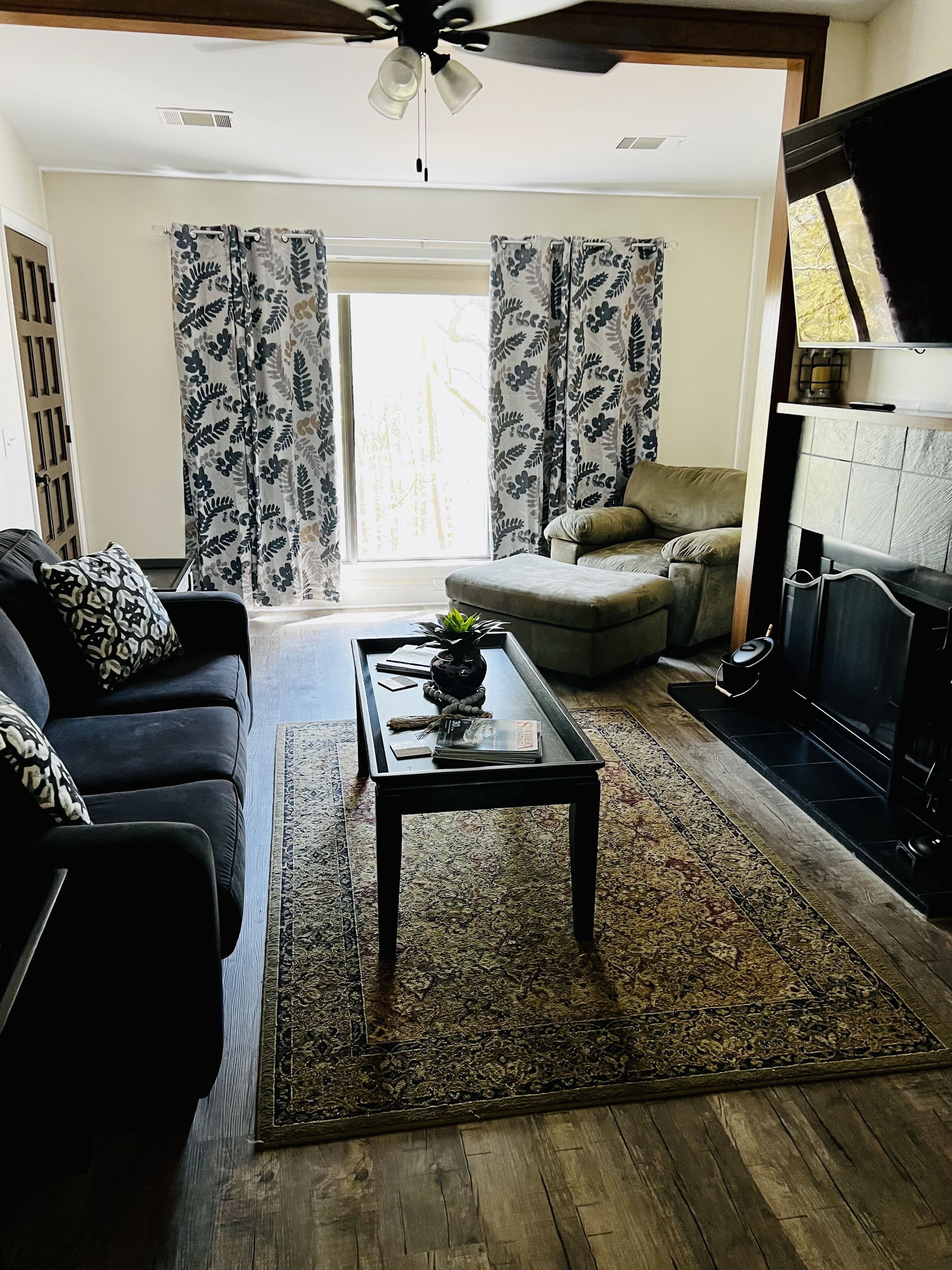 2nd floor condo with view of lake and 4th hole on the Red Apple Inn Golf course.