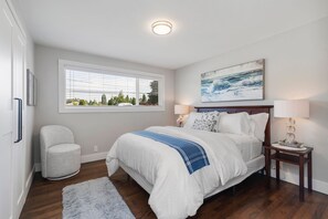 3 habitaciones, tabla de planchar con plancha y cuna de viaje 