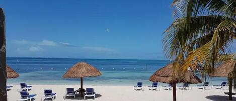 كراسي للتشمس، مناشف للشاطئ