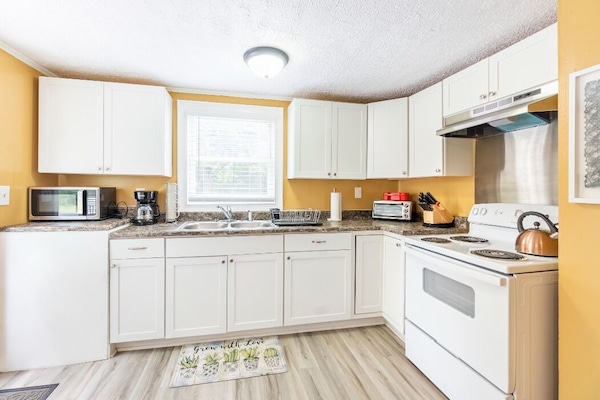 Exquisite newly remolded kitchen