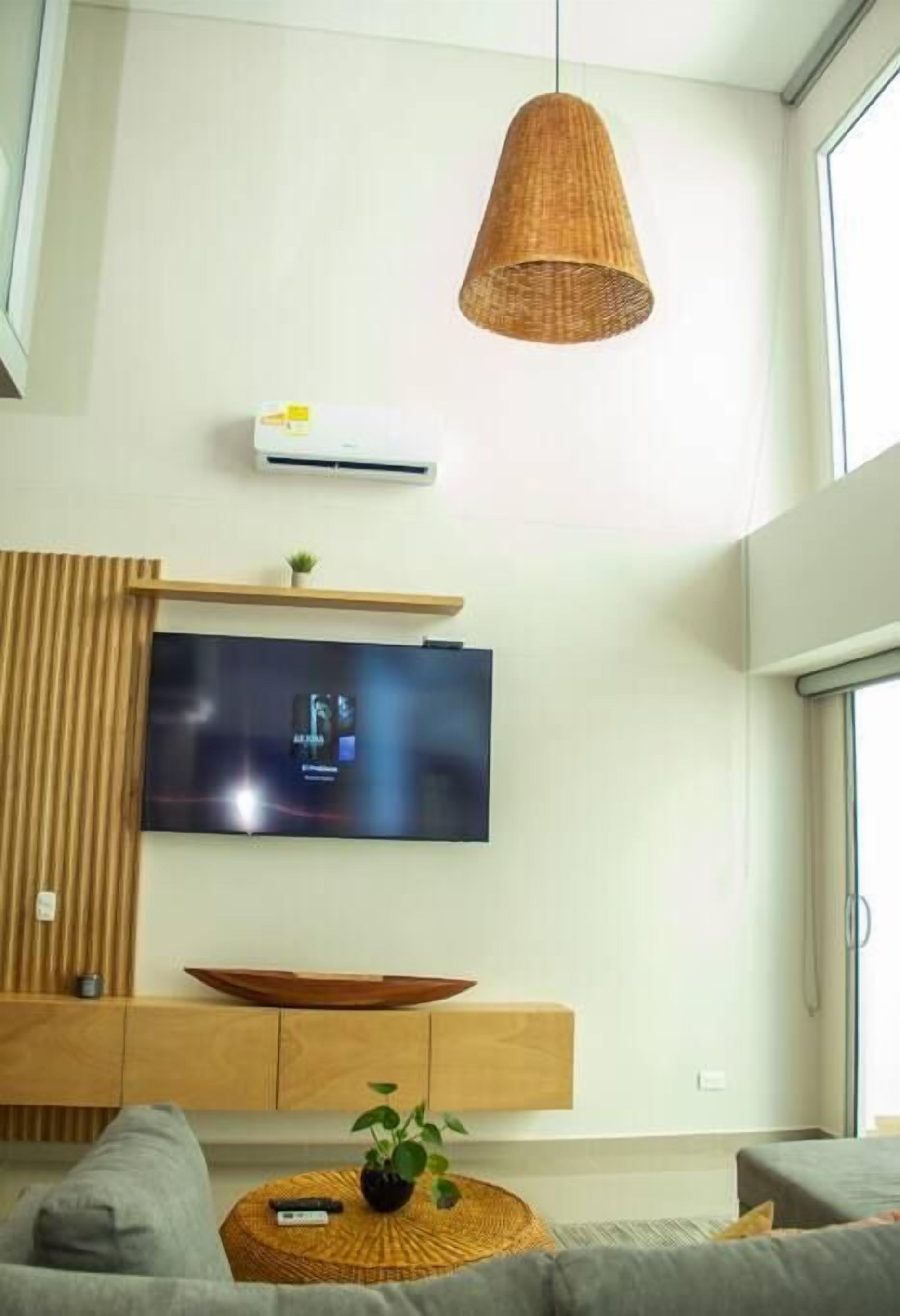 Cozy Luxury steps to the Beach