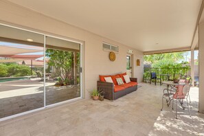 Interior - Pool & Patio Access: Sunny Phoenix Casita! (Phoenix)