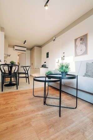 Panoramic Suite | Egyptian cotton sheets, premium bedding, memory foam beds, minibar - Athesense Suites (Athens)