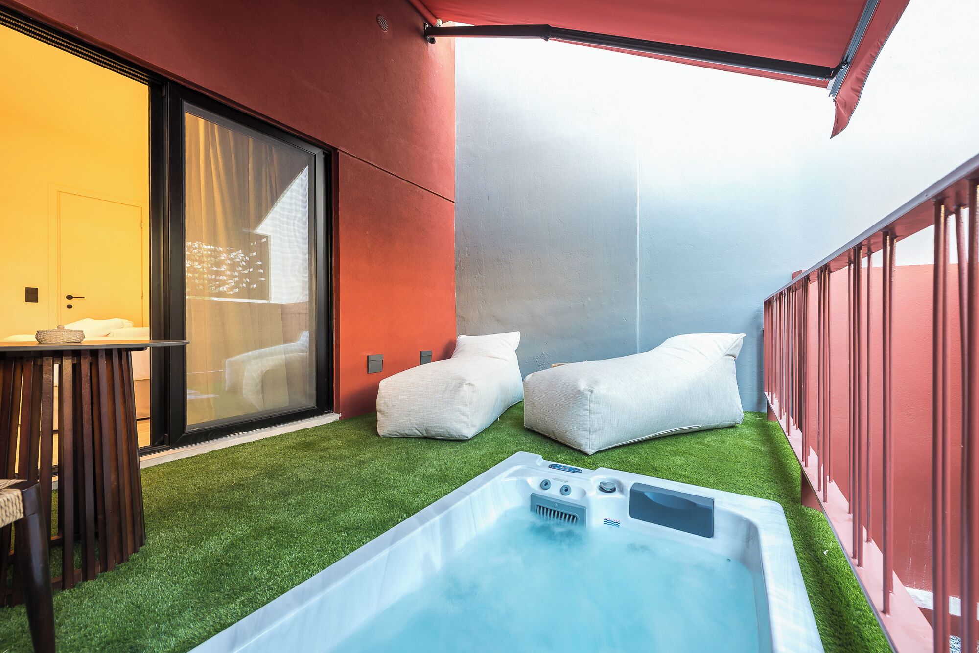 Superior Room, Jetted Tub | Egyptian cotton sheets, premium bedding, memory foam beds, minibar