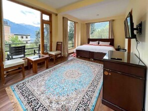 3 bedrooms, bed sheets - Pretty Room with Balcony - The Forestbound Cottage (Manali)